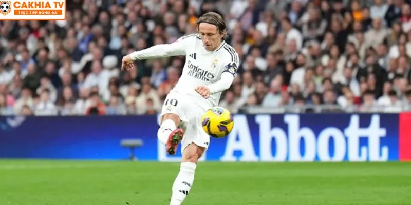 Kỹ thuật của tiền vệ Luka Modric cùng việc xoay sở và chuyển bóng tinh tế